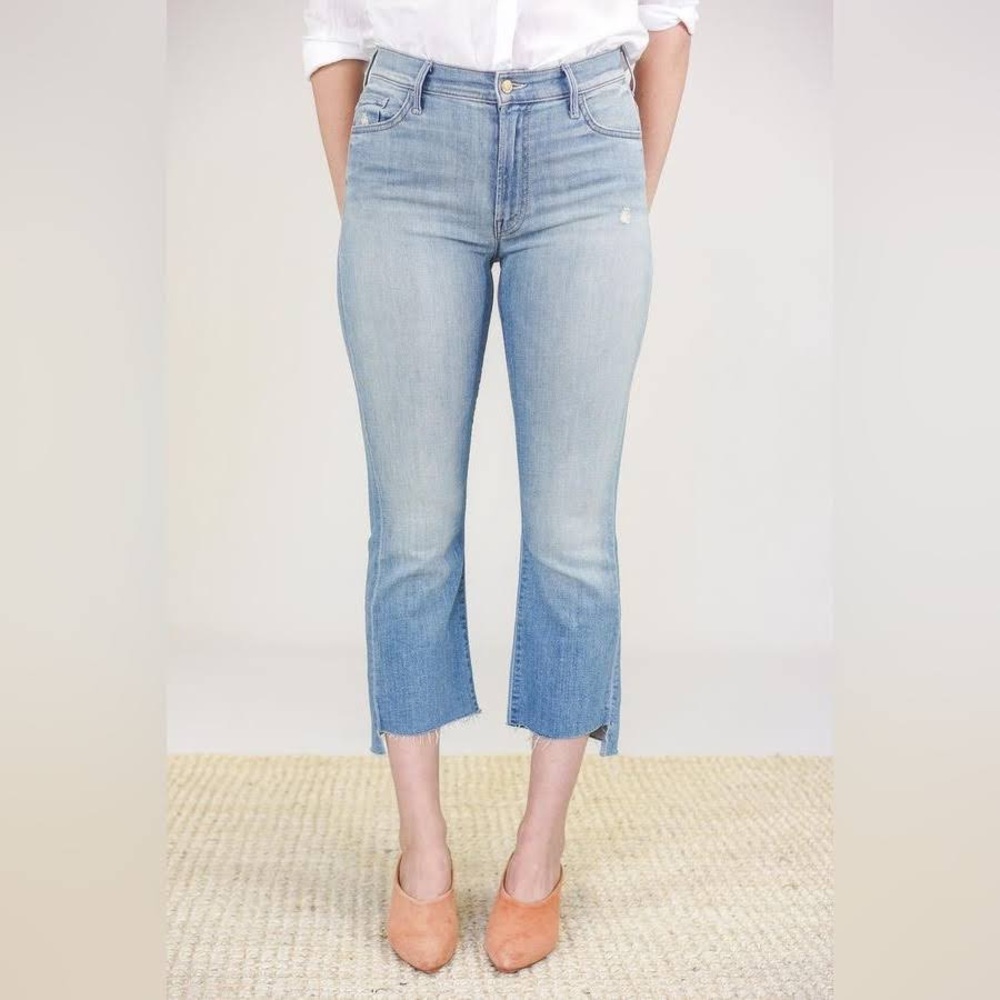 MOTHER Crop Step Fray Wash in Shake Well Size 26. Inseam 24